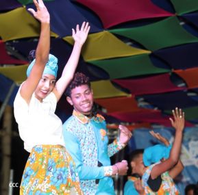 ¡Un Fin de Semana Enorme, Grande, de tanta Fiesta!