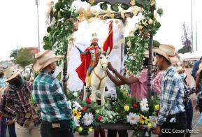 ¡Un Fin de Semana Enorme, Grande, de tanta Fiesta!