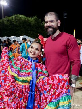 ¡Un Fin de Semana Enorme, Grande, de tanta Fiesta!