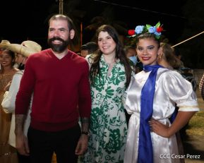 ¡Un Fin de Semana Enorme, Grande, de tanta Fiesta!