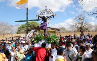 Cardenal Brenes participa de Viacrucis en Carazo