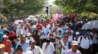Cardenal Brenes participa de Viacrucis en Carazo