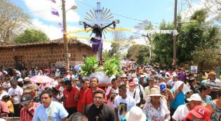 Cardenal Brenes participa de Viacrucis en Carazo