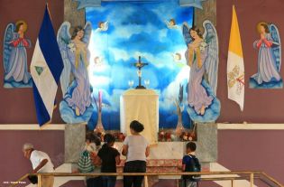 Cardenal Brenes participa de Viacrucis en Carazo