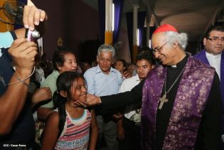 Cardenal Brenes participa de Viacrucis en Carazo