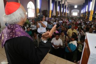 Cardenal Brenes participa de Viacrucis en Carazo