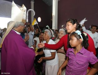 Cardenal Brenes participa de Viacrucis en Carazo