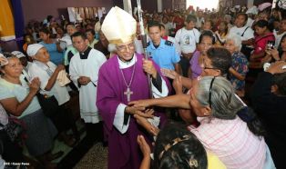 Cardenal Brenes participa de Viacrucis en Carazo