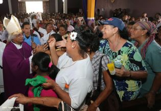 Cardenal Brenes participa de Viacrucis en Carazo
