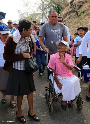 Cardenal Brenes participa de Viacrucis en Carazo