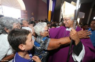 Cardenal Brenes participa de Viacrucis en Carazo