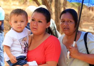Cardenal Brenes participa de Viacrucis en Carazo