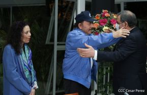 Presidente Daniel Ortega y Vicepresidenta Rosario en encuentro con delegación de Irán