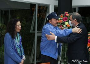 Presidente Daniel Ortega y Vicepresidenta Rosario en encuentro con delegación de Irán
