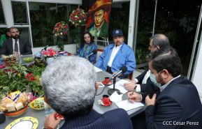 Presidente Daniel Ortega y Vicepresidenta Rosario en encuentro con delegación de Irán
