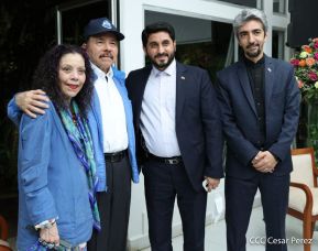 Presidente Daniel Ortega y Vicepresidenta Rosario en encuentro con delegación de Irán