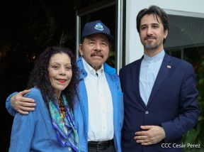 Presidente Daniel Ortega y Vicepresidenta Rosario en encuentro con delegación de Irán