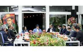 Presidente Daniel Ortega y Vicepresidenta Rosario en encuentro con delegación de Irán