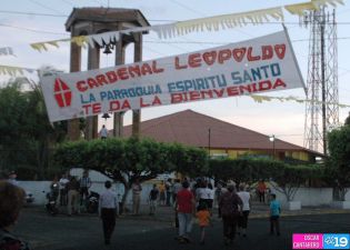 Feligreses de parroquia Espíritu Santo reciben gozosos al Cardenal Brenes