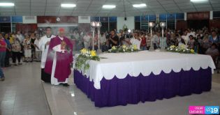 Feligreses de parroquia Espíritu Santo reciben gozosos al Cardenal Brenes