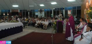 Feligreses de parroquia Espíritu Santo reciben gozosos al Cardenal Brenes