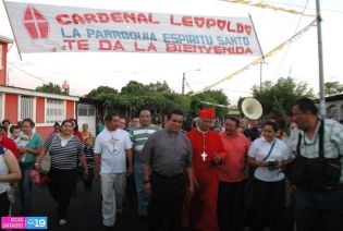 Feligreses de parroquia Espíritu Santo reciben gozosos al Cardenal Brenes