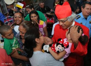 Feligreses de parroquia Espíritu Santo reciben gozosos al Cardenal Brenes