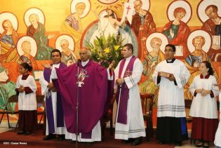 Feligreses de parroquia Espíritu Santo reciben gozosos al Cardenal Brenes