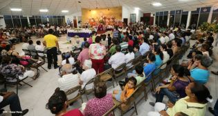 Feligreses de parroquia Espíritu Santo reciben gozosos al Cardenal Brenes