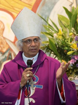 Feligreses de parroquia Espíritu Santo reciben gozosos al Cardenal Brenes