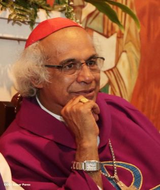 Feligreses de parroquia Espíritu Santo reciben gozosos al Cardenal Brenes