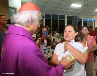 Feligreses de parroquia Espíritu Santo reciben gozosos al Cardenal Brenes