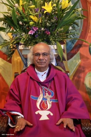 Feligreses de parroquia Espíritu Santo reciben gozosos al Cardenal Brenes