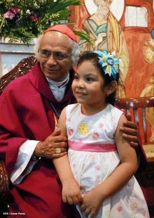 Feligreses de parroquia Espíritu Santo reciben gozosos al Cardenal Brenes