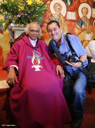 Feligreses de parroquia Espíritu Santo reciben gozosos al Cardenal Brenes