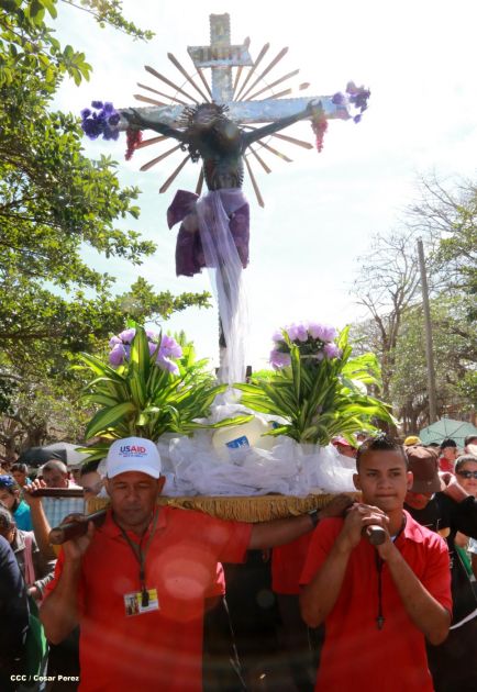 Realizan tercera peregrinación y Viacrucis en La Conquista 