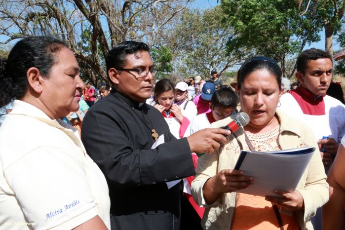 Realizan tercera peregrinación y Viacrucis en La Conquista 