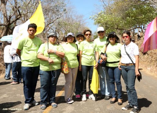 Realizan tercera peregrinación y Viacrucis en La Conquista 