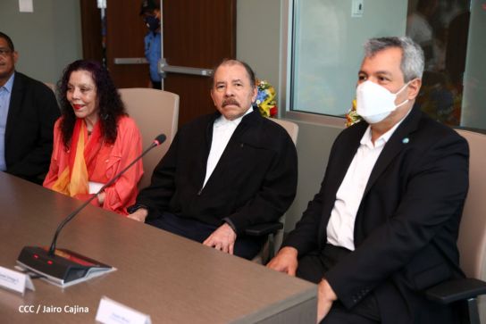 Presidente Daniel y Vicepresidenta Rosario en visita a la sede del BCIE en Managua 