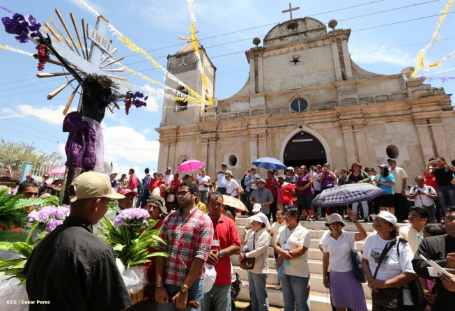 Realizan tercera peregrinación y Viacrucis en La Conquista 
