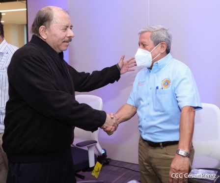 Presidente Daniel y Vicepresidenta Rosario en visita a la sede del BCIE en Managua 