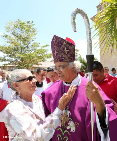 Realizan tercera peregrinación y Viacrucis en La Conquista 