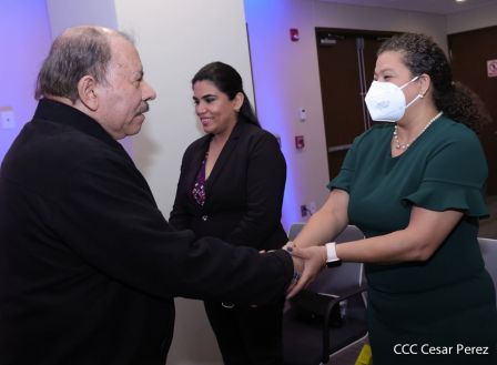 Presidente Daniel y Vicepresidenta Rosario en visita a la sede del BCIE en Managua 