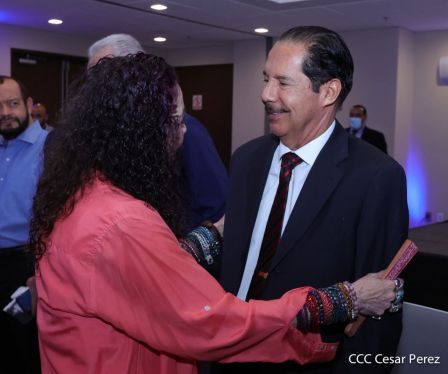 Presidente Daniel y Vicepresidenta Rosario en visita a la sede del BCIE en Managua 