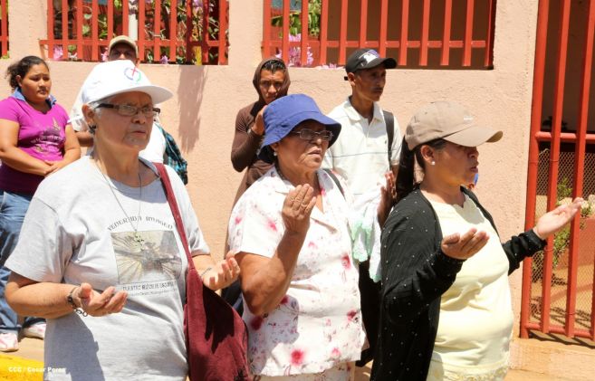 Realizan tercera peregrinación y Viacrucis en La Conquista 