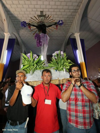 Realizan tercera peregrinación y Viacrucis en La Conquista 