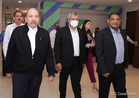 Presidente Daniel y Vicepresidenta Rosario en visita a la sede del BCIE en Managua 