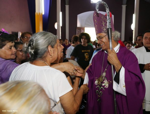 Realizan tercera peregrinación y Viacrucis en La Conquista 
