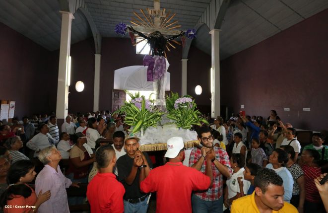 Realizan tercera peregrinación y Viacrucis en La Conquista 