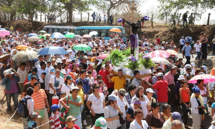 Realizan tercera peregrinación y Viacrucis en La Conquista 